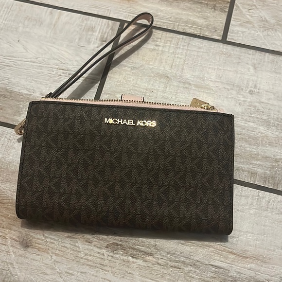 Michael Kors Handbags - Michael Kors Adele Logo Smartphone Wallet
